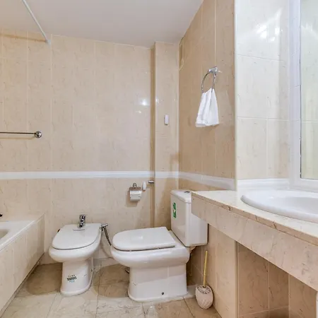Cozy 2 Bdrm W Sea Views Next To Puerto Banus *