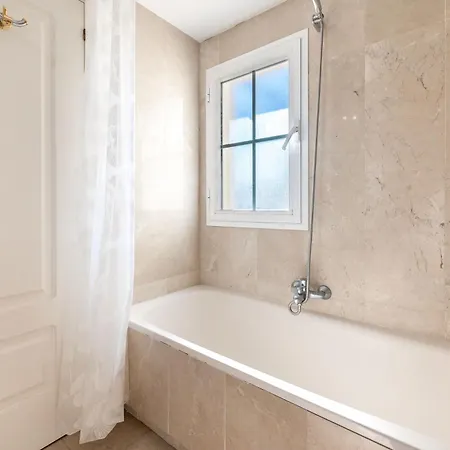 Cozy 2 Bdrm W Sea Views Next To Puerto Banus *
