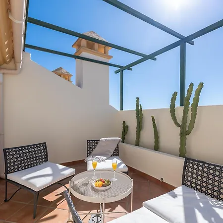 Apartment Cozy 2 Bdrm W Sea Views Next To Puerto Banus *