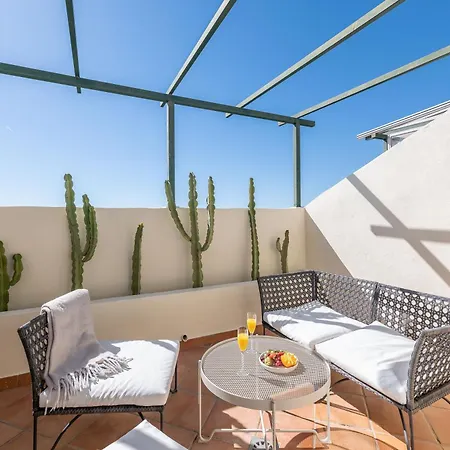 Cozy 2 Bdrm W Sea Views Next To Puerto Banus Apartment *