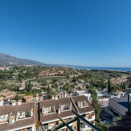 Cozy 2 Bdrm W Sea Views Next To Puerto Banus *