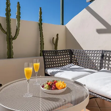 Cozy 2 Bdrm W Sea Views Next To Puerto Banus Apartment *